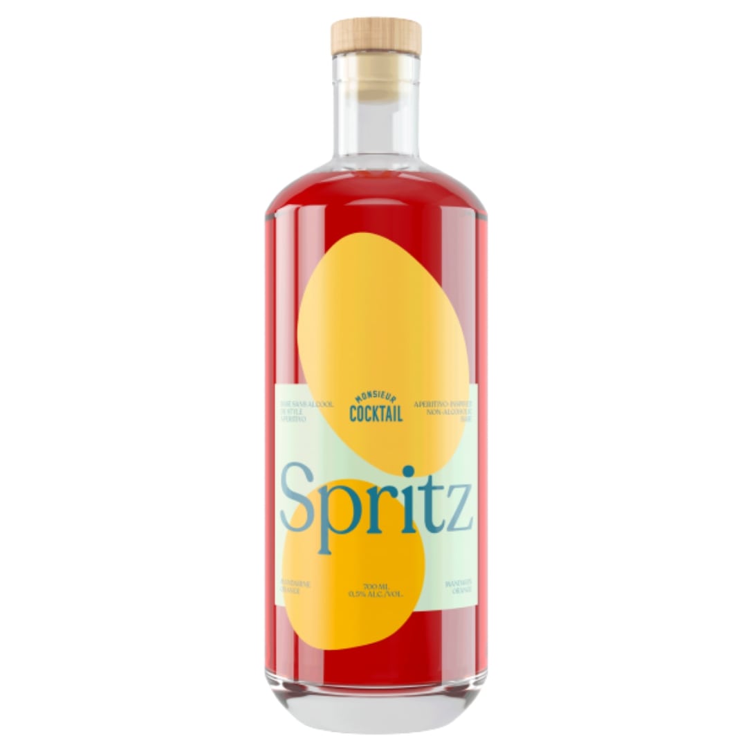 What if the illusion was perfect? A good Italian aperitivo is a maceration of citrus zest and bitter roots in alcohol, enhanced by sparkling water and bubbles. Its bitter and orange character whets the appetite and reigns as king and master of the aperitif.